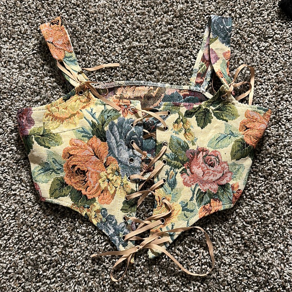 This is a wild fable, corset top. In perfect condition with no rips or tears.